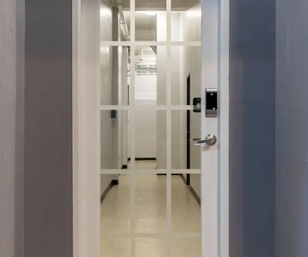 U1 Large 2 Bed Bts Udomsuk Apartment